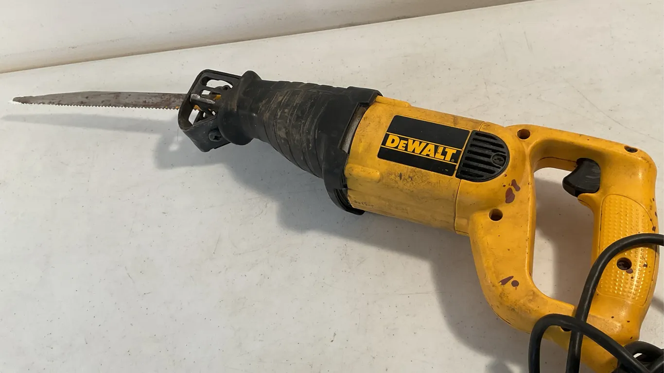 DeWalt Heavy Duty Corded Reciprocating Saw with Blade