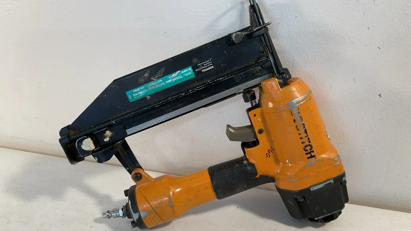 Bostitch Pneumatic Brad Nailer / Finish Nailer