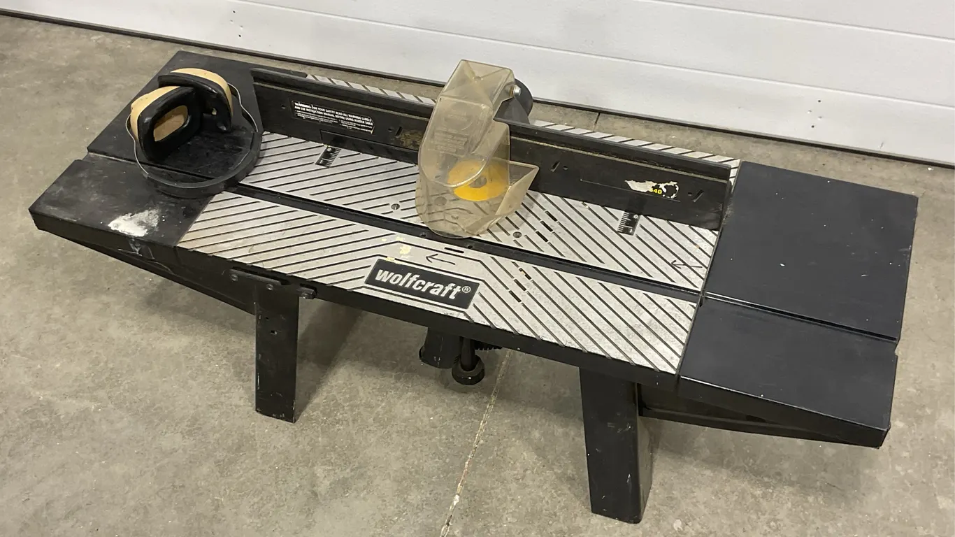 Ryobi RE-600 Heavy Duty Plunge Router with Wolfcraft Router Table