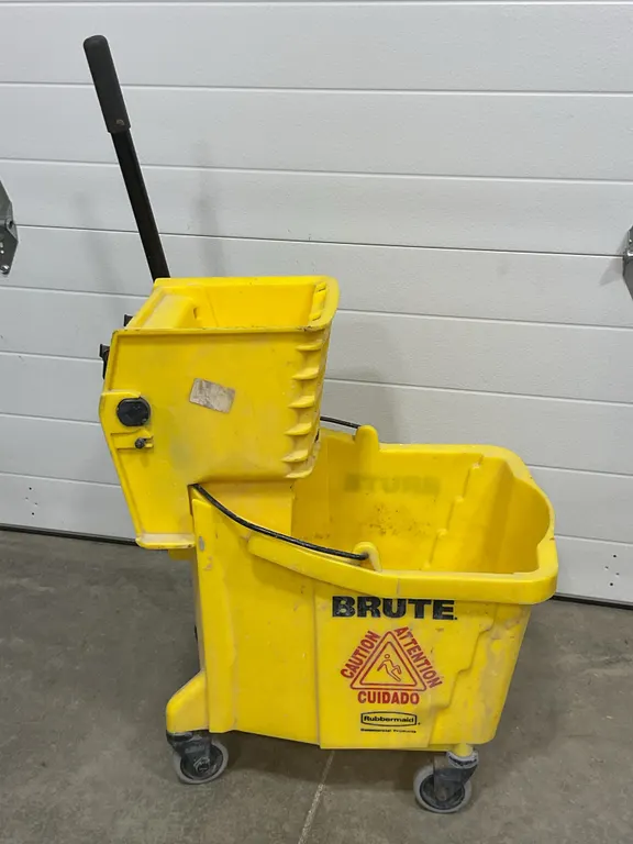 Rubbermaid Brute Commercial Mopping Combo - Yellow Mop Bucket with Down-Press Wringer