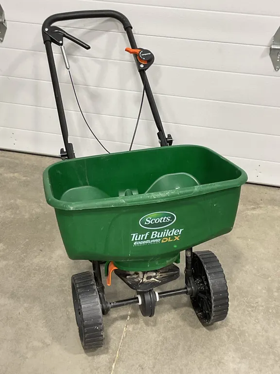Scotts Turf Builder EdgeGuard DLX Broadcast Lawn Spreader