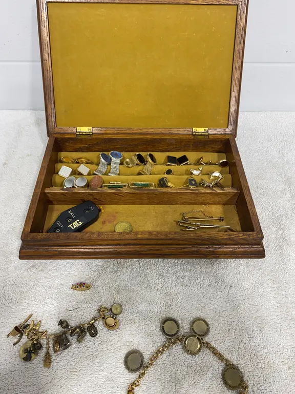 Jewelry/ Jewelry box