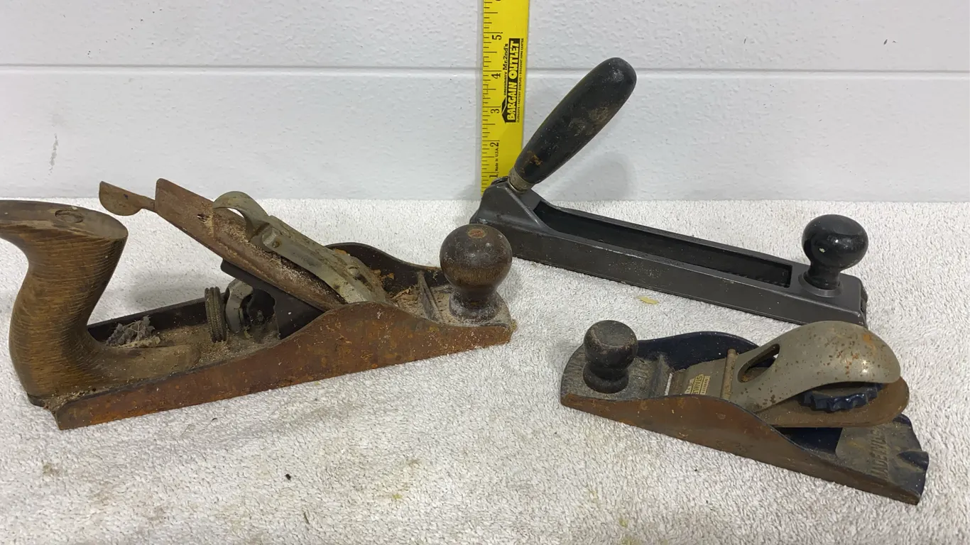 Vintage Woodworking Hand Planes & Drawknife Carpentry Lot