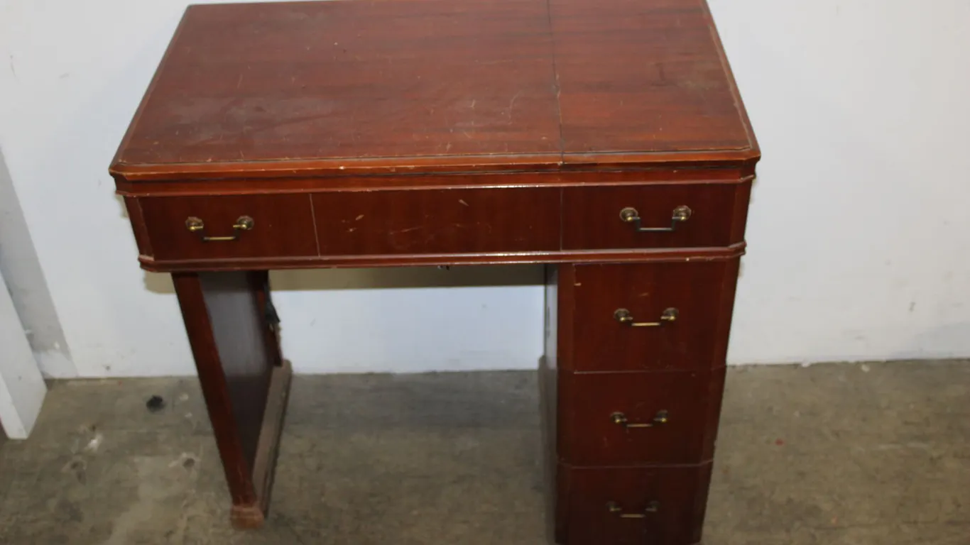 Wood Kneehole Desk