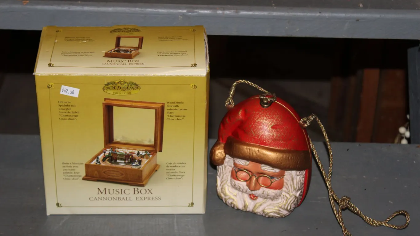 Gold Label Music Box