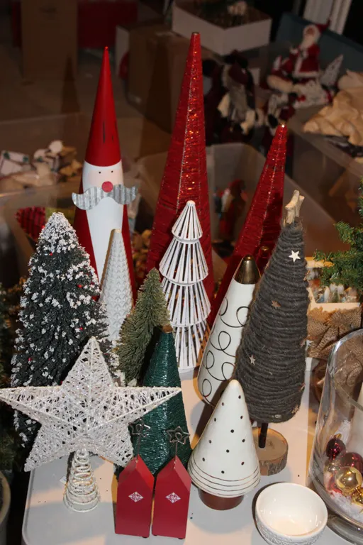 Christmas Trees & Décor