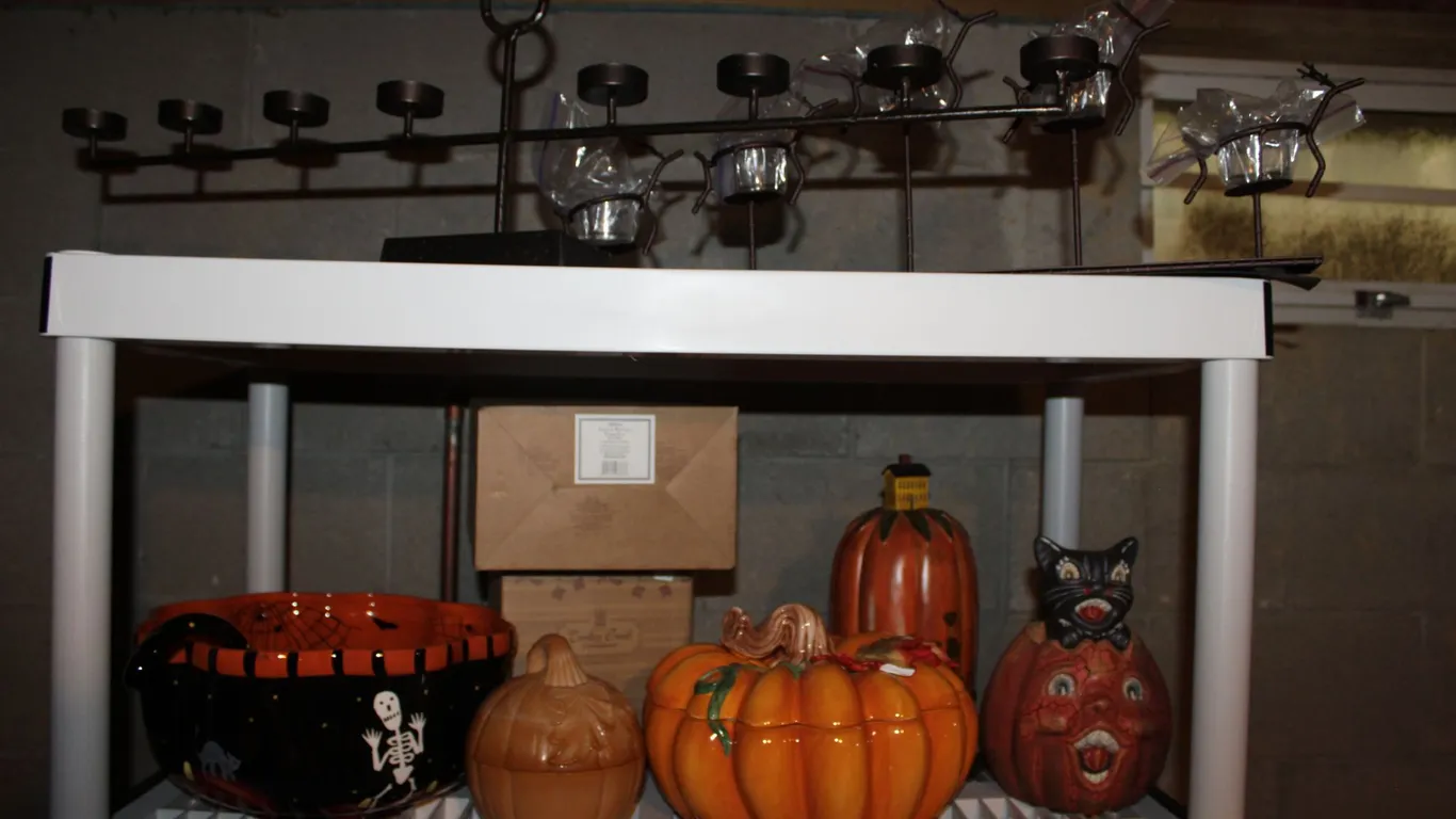 Halloween Décor & Candleholders