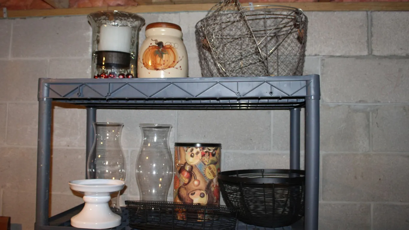 Baskets, Vases & Décor