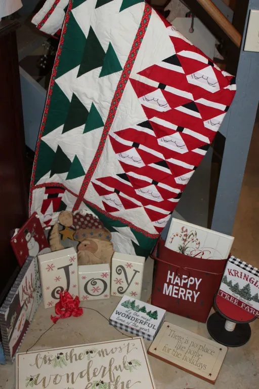 Christmas Quilt & Décor