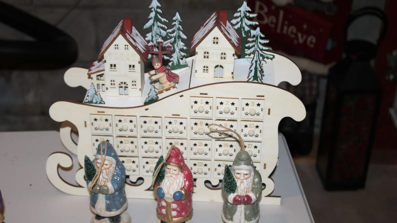 Christmas Advent Calendar & Santa Figures
