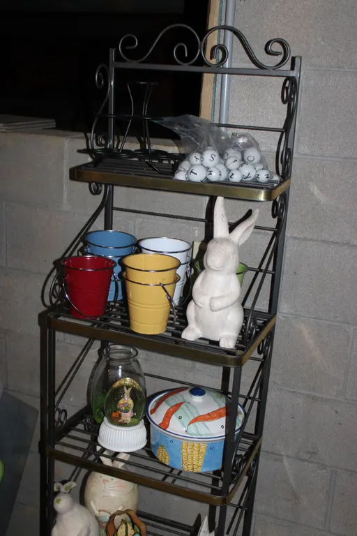 Easter Décor & Rack