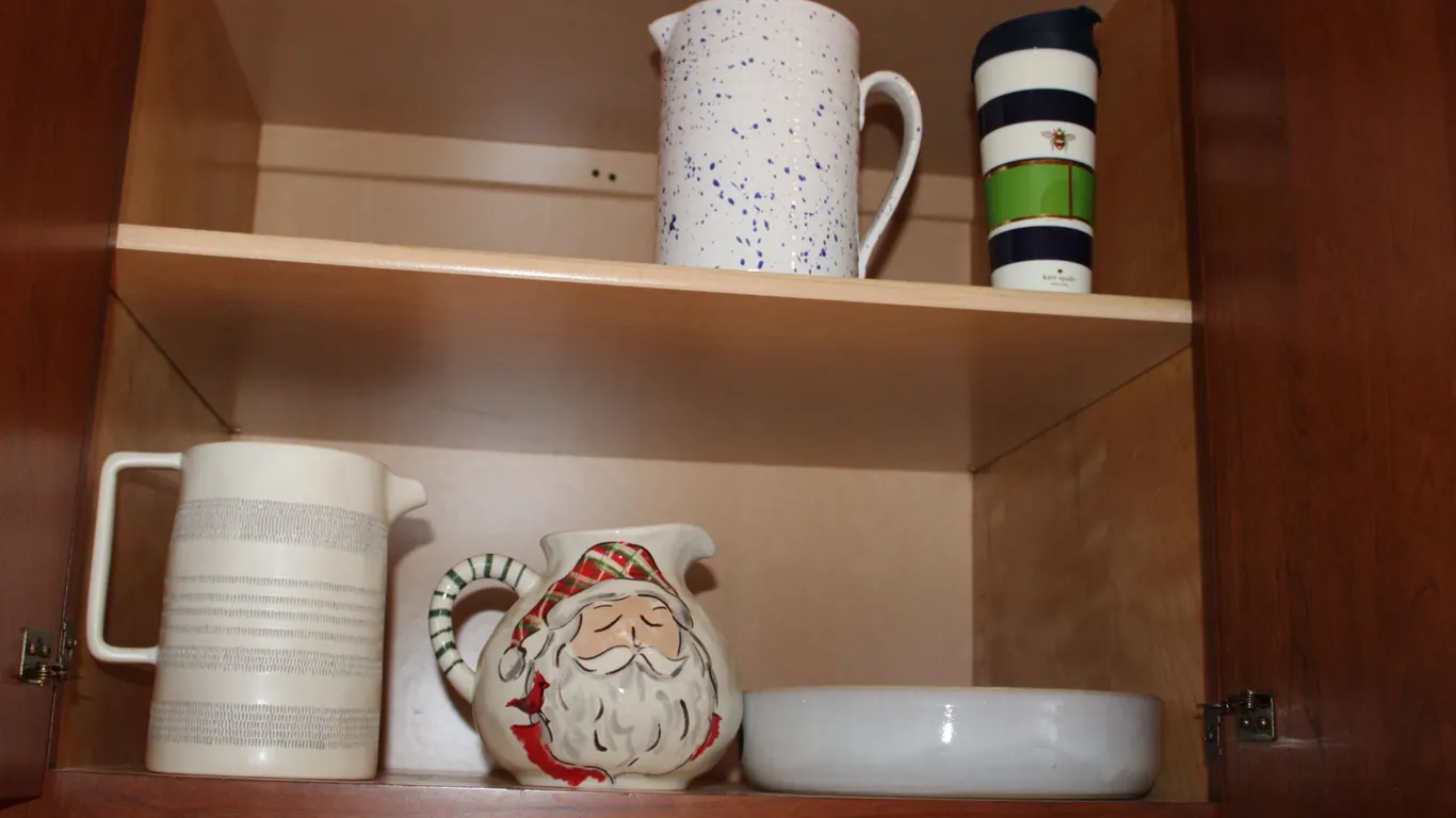 Pitchers & Serving Pieces