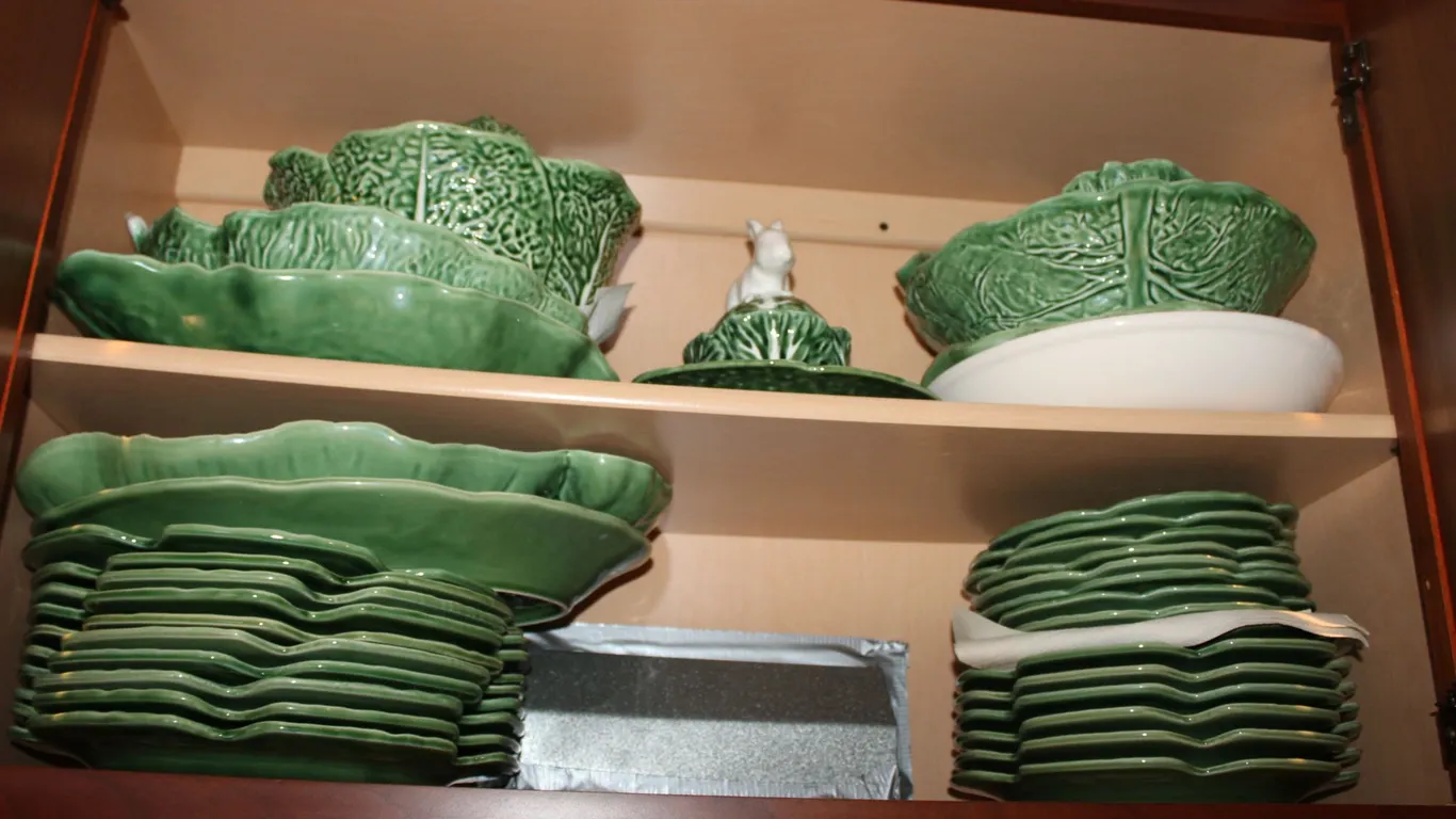 Portuguese Bordallo Pinheiro Cabbage Dinnerware