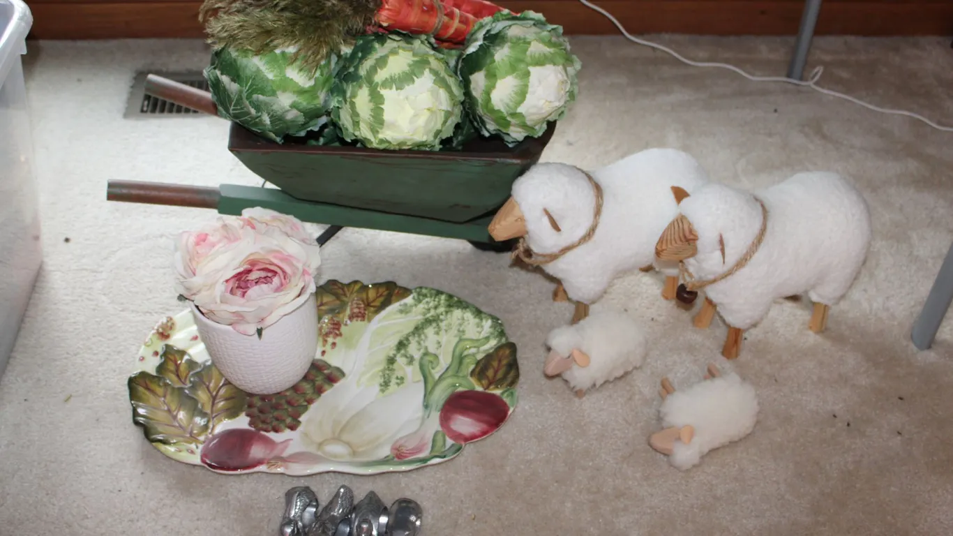 Farmhouse Sheep Décor
