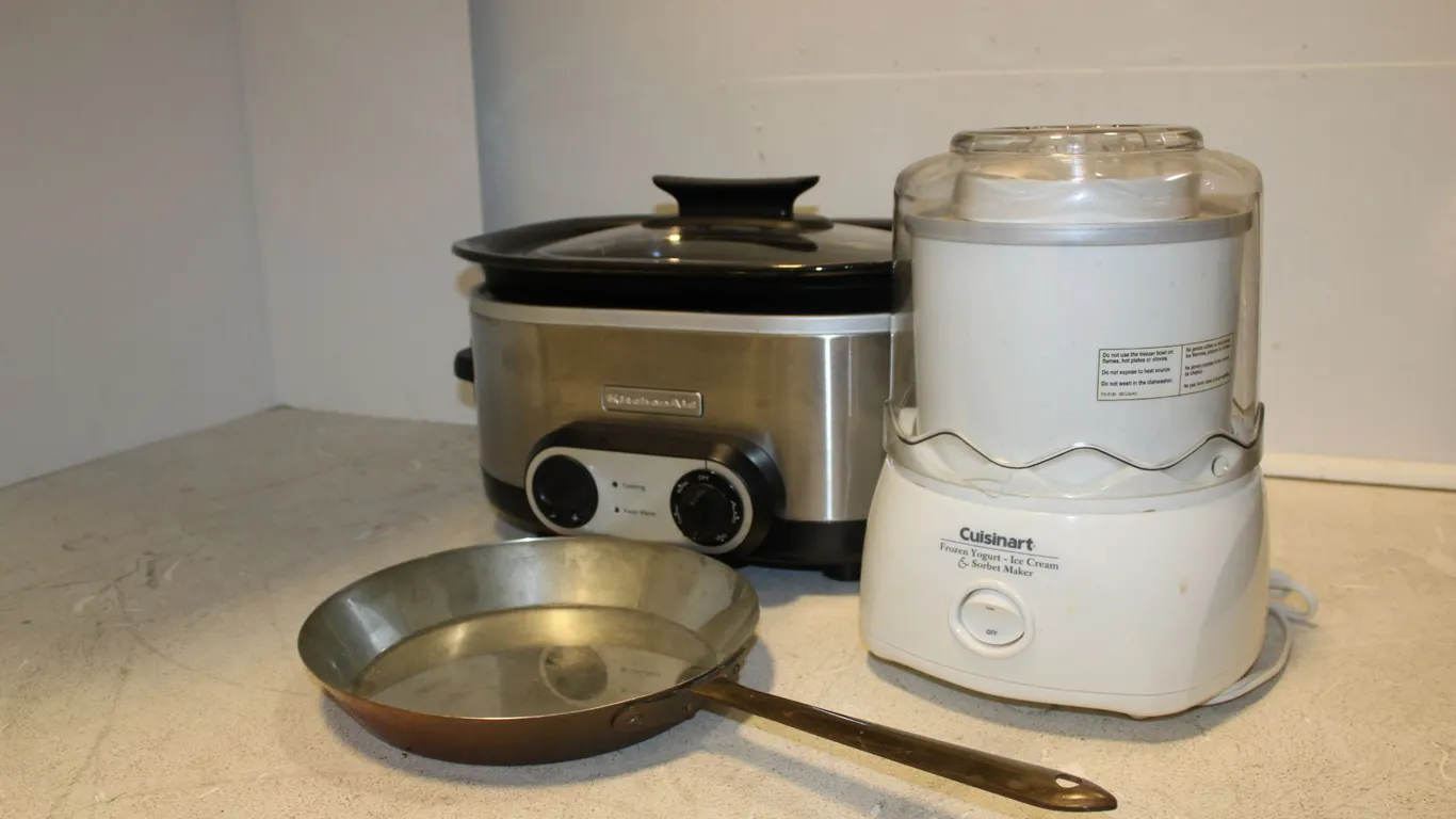 Kitchen Appliances & Pan