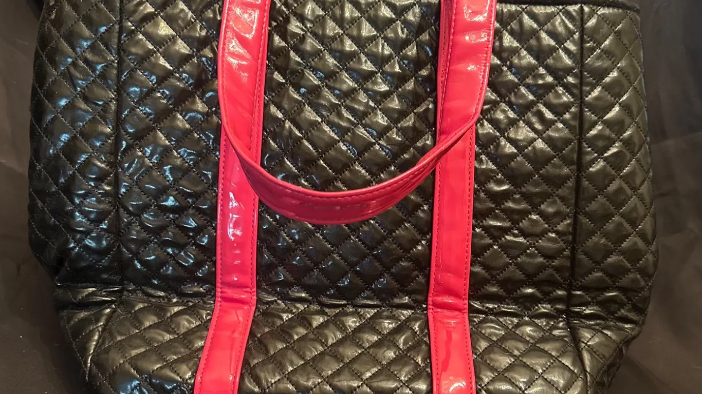 B's Signature Quilted Tote Bag With Pink Straps