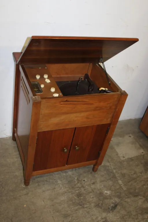 Sewing Machine Cabinet