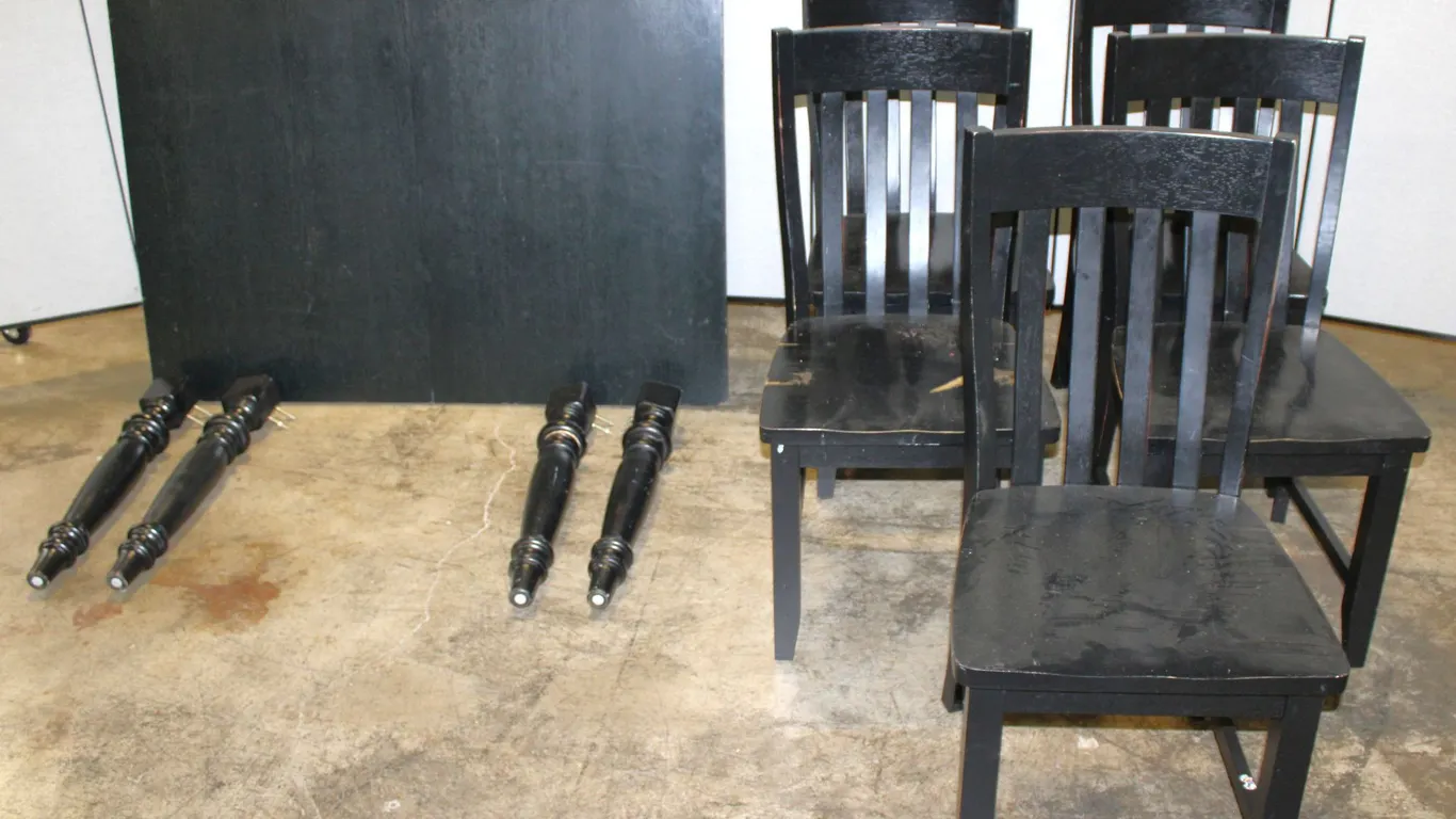 Black Wood Dining Table With 5 Chairs and Leaves