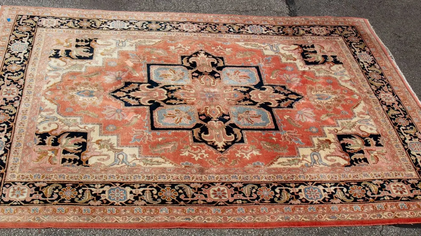 HAND-WOVEN AREA RUG WITH ORNATE PATTERN.