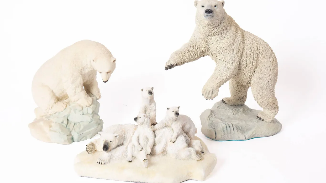 POLAR BEAR SCULPTURES INCLUDING SECOND NATURE DESIGN AND UNITED DESIGN.