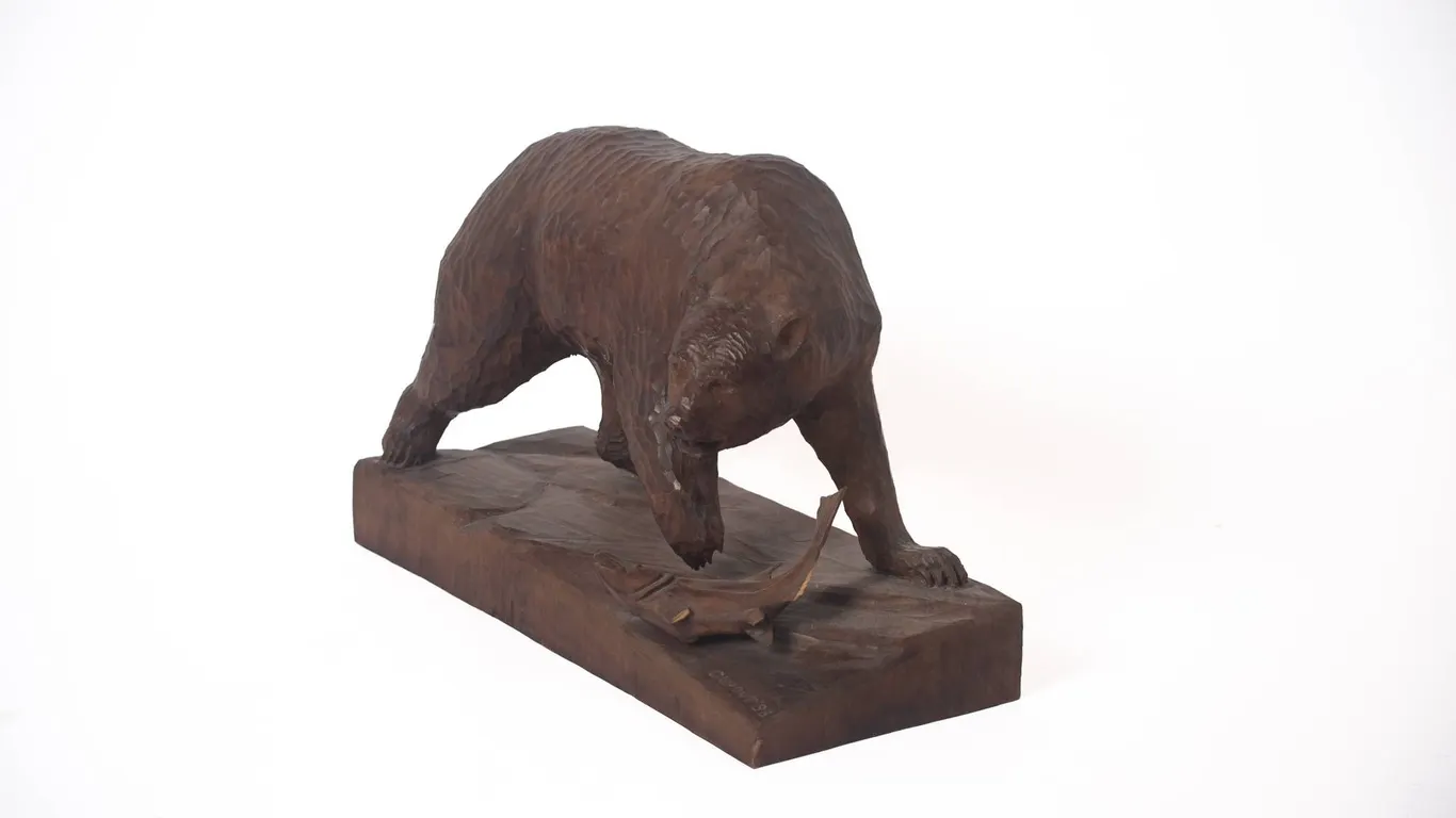 SIGNED WOOD SCULPTURE OF BEAR CATCHING FISH BY DUPONT '88.