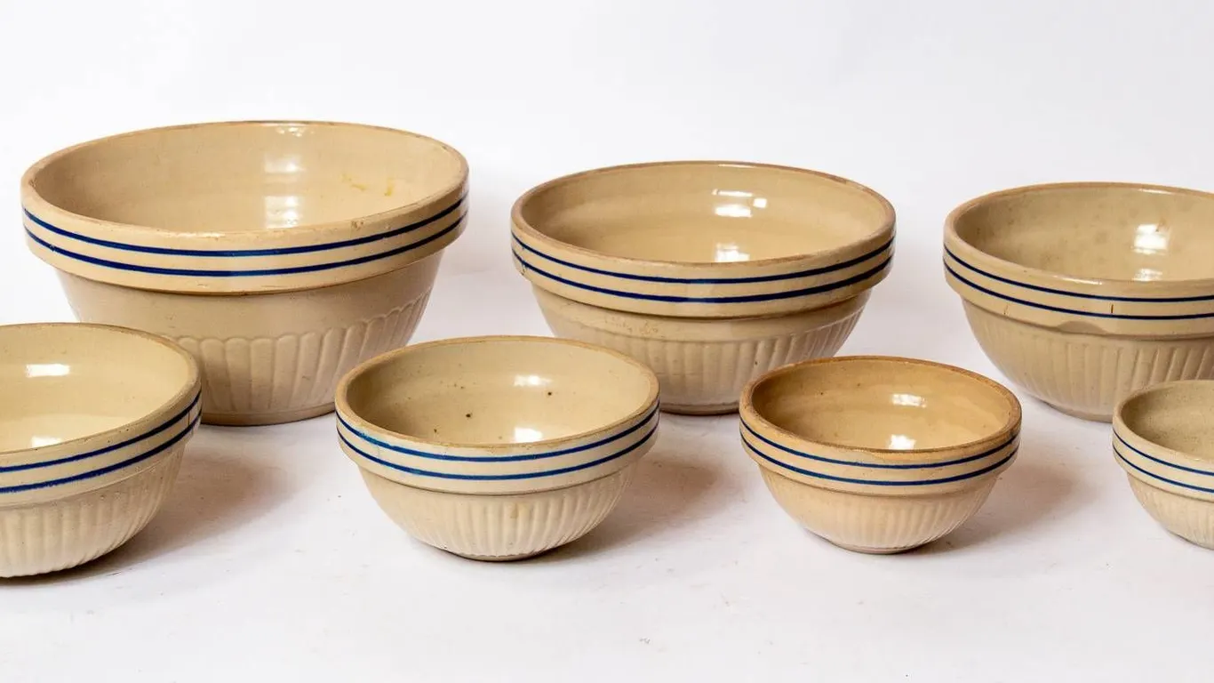RED WING BLUE BAND BOWLS.
