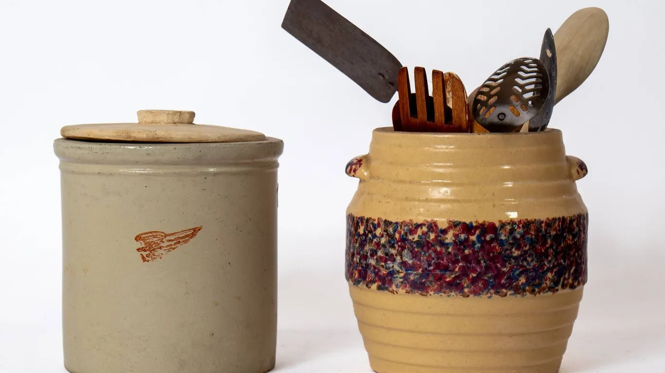 RED WING SPONGEWARE COOKIE JAR AND ONE-GALLON CROCK.