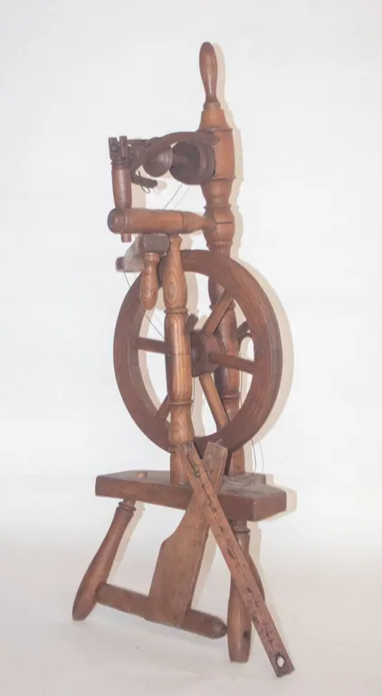 UPRIGHT SPINNING WHEEL 39" H., 14" W.