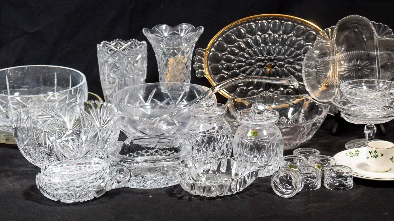 CRYSTAL AND GLASS INCLUDING TYRONE CRYSTAL AND WATERFORD.