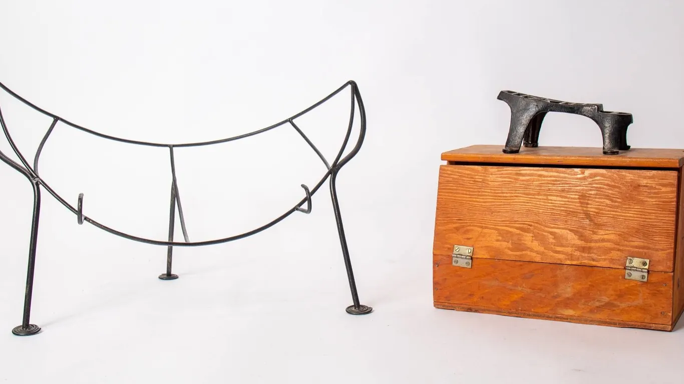 MCM METAL STAND AND SHOWSHINE BOX, 12" H., 20" W.