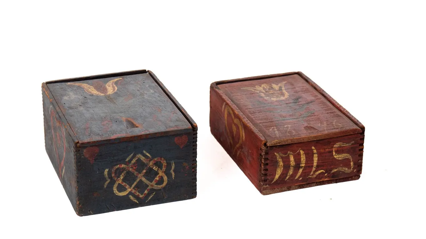REPRODUCTION FOLK ART STYLE SLIDE BOXES.