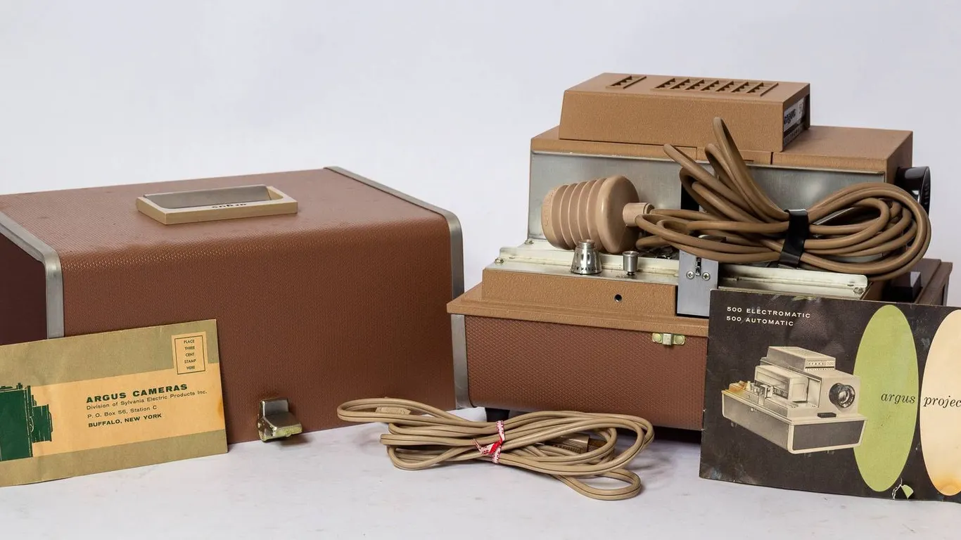 ARGUS PROJECTOR WITH WOODEN DRAWERS AND ACCESSORIES.