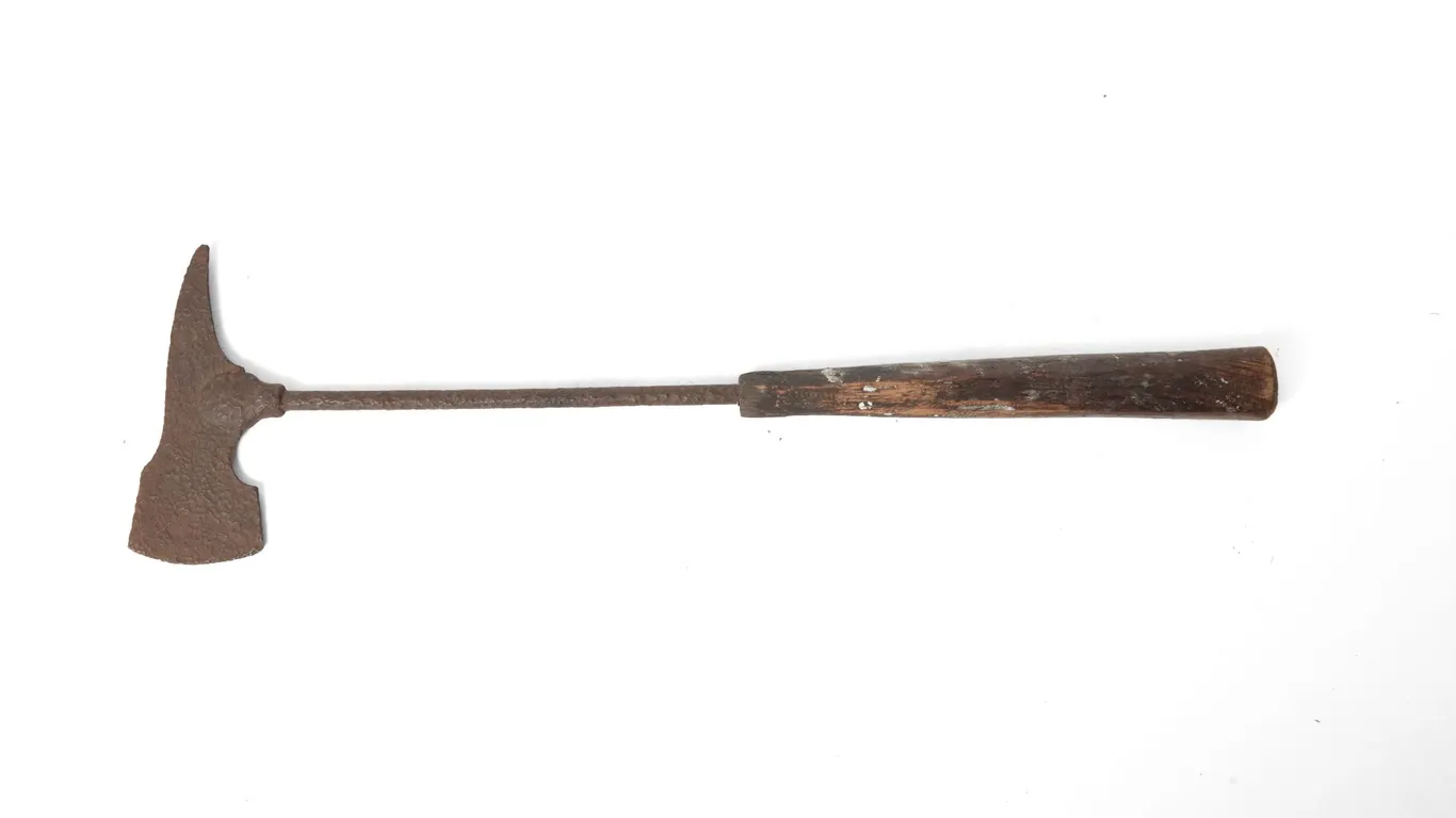BLACKSMITH-MADE IRON TRADE TOMAHAWK.