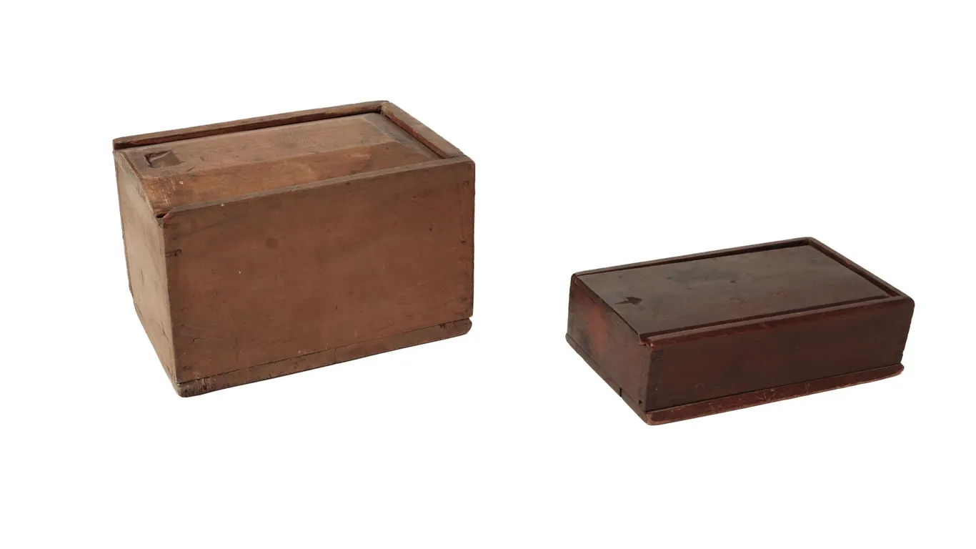 SLIDE-LID SPICE BOX AND SLIDE-LID BOX IN ORIGINAL PAINT.