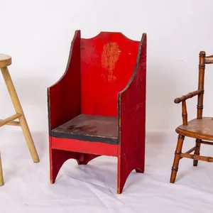 THREE PIECES OF YOUTH AND DOLL FURNITURE.