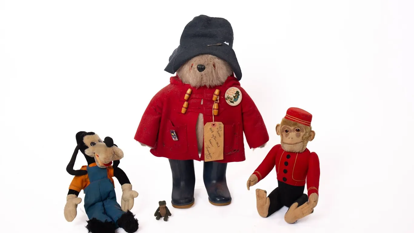 COLLECTIBLE TOYS INCLUDING PADDINGTON BEAR, GOOFY, SCHUCO MONKEY, AND FROG.