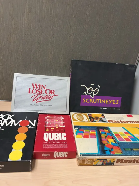 5 Board Games: Backgammon, Qubic, Mastermind & More