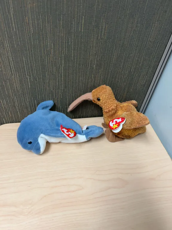 Ty Beanie Babies Echo the Dolphin and Beak the Kiwi