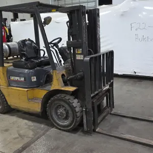 Caterpillar GP25K LP-gas forklift. Features a 5,000 lb rated capacity, 3-stage mast, hydraulic side shift carriage, forks, load backrest, overhead gua