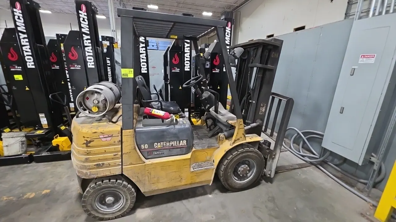 Caterpillar GP25 LP-gas forklift. Features a 172" maximum lift height mast, Cascade side-shift carriage, forks, overhead guard, and solid pneumatic ti
