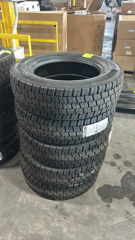 Continental Conti HDR 5 commercial truck tires. Size: 225/70R19.5. Features 14-ply rating with Load Range G and 128/126 N load/speed index. Part numbe