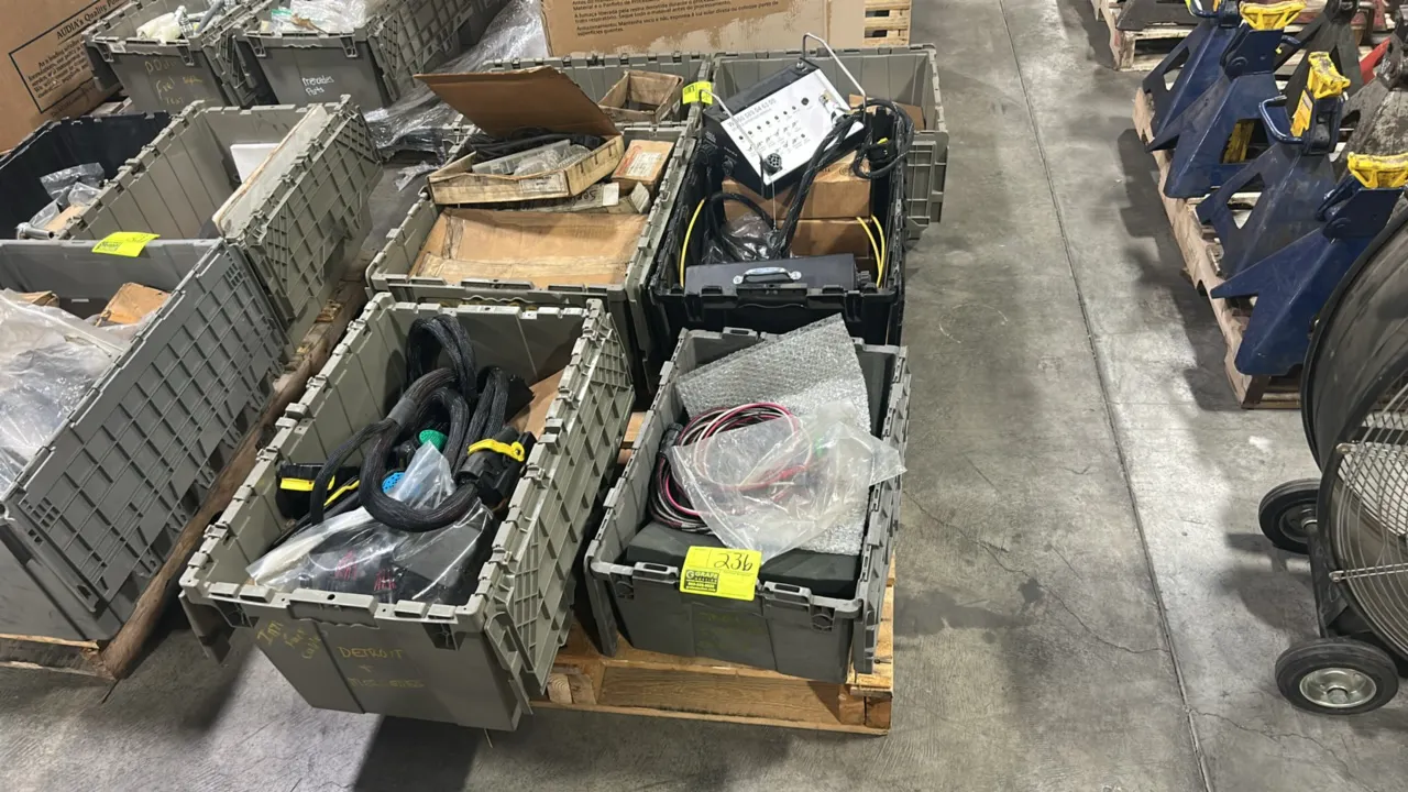 Detroit Diesel / Freightliner vehicle interface modules (VIM) and wiring harnesses. Includes EPA 10 VIM (P/N: W 060 589 04 63 00) with key, VIM (P/N: