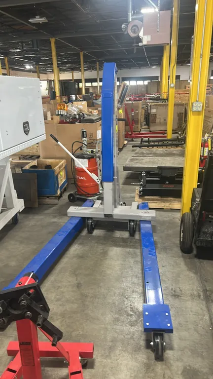 OTC 1820 hydraulic steel floor crane. Features a 4,400 lb retracted and 3,300 lb extended lifting capacity, adjustable telescoping boom, manual hydrau