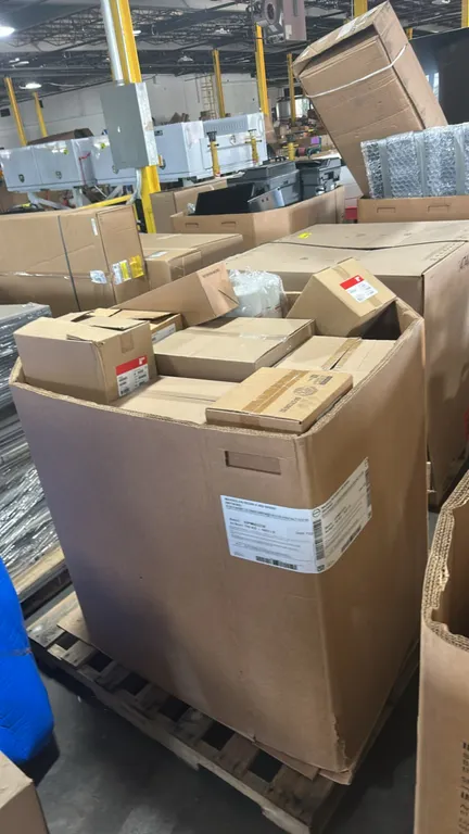 Assorted lot of Fleetguard filters and Cummins components in Gaylord container. Includes Fleetguard FF5632 fuel filters, Cummins CS4104300 rotor housi