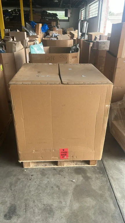 Ford HC4Z-6009-A cylinder short block assembly. Crated in manufacturer packaging on a wood pallet. Label indicates 650 lb gross weight.