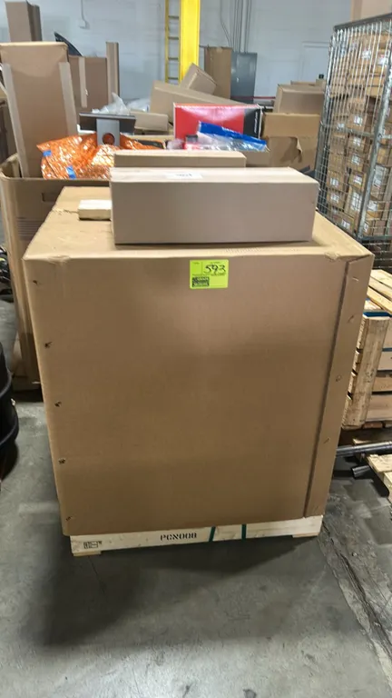 Ford PK4Z-6006-B long block service engine assembly. Weight: 374 lbs. Packaged in factory shipping crate on a wooden pallet base. Note: Loose boxes on