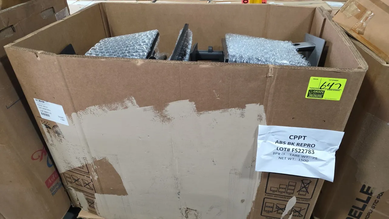 Assorted Dell flat panel computer monitors. Includes models such as E2425HM and SE2422H with desktop stands, bubble wrapped in a gaylord box. Box meas