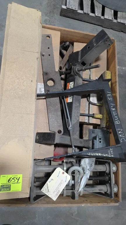 Wood crate of assorted Detroit Diesel engine service tools and lifting brackets. Includes Detroit Diesel W470589086200 engine lifter tool, W4705890362