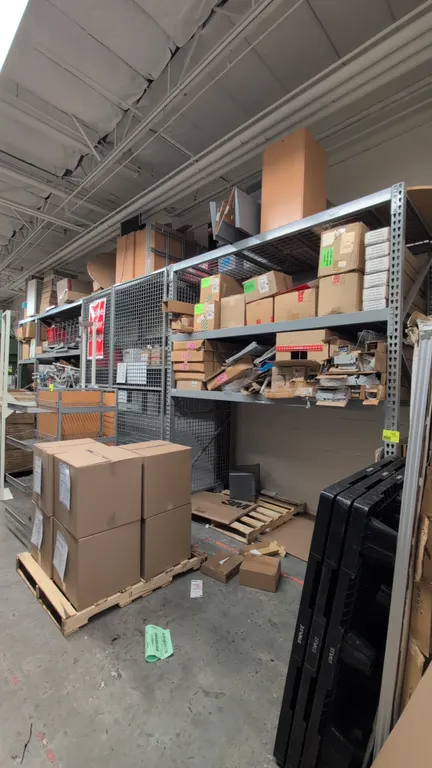 28'L of Madix metal teardrop pallet racking. Includes (1) 4' section and (3) 8' sections. Features 3-1/2" crossbars and wire decks. Dimensions: 4'W x