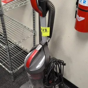 Dirt Devil UD70174VFD Endura Max upright vacuum cleaner. Features bagless design with transparent dirt cup, flexible stretch hose, Spin4Pro brush roll
